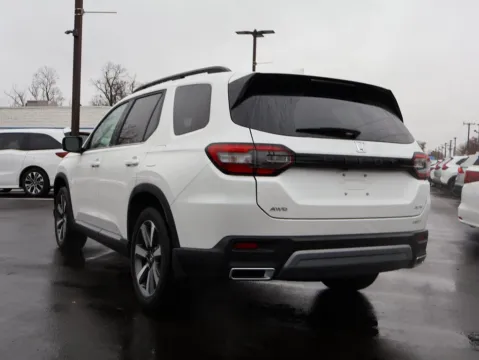 More photos of 2025 Honda Pilot Elite at Jay Wolfe Honda, MO