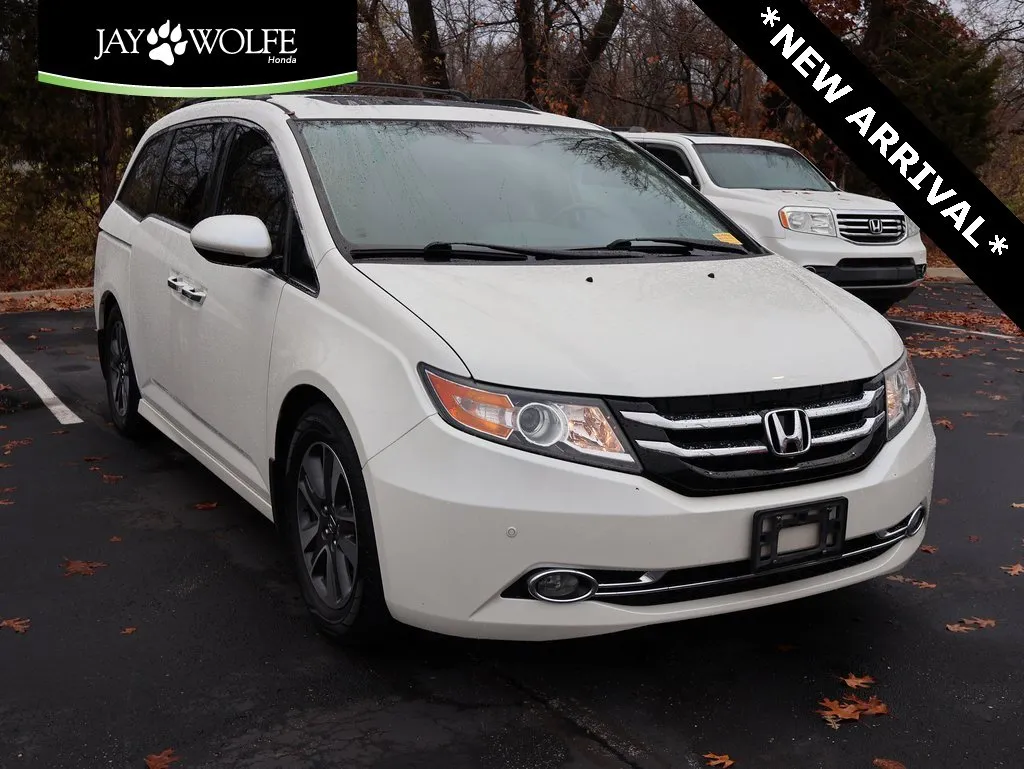 White 2016 Honda Odyssey Touring Elite for sale in Kansas City, MO