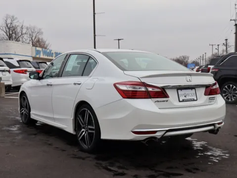 More photos of 2017 Honda Accord Sedan Sport SE at Jay Wolfe Honda, MO