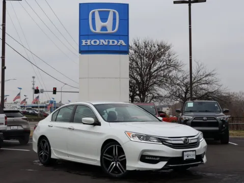 White 2017 Honda Accord Sedan Sport SE for sale in Kansas City, MO