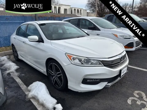 White 2017 Honda Accord Sedan Sport SE for sale in Kansas City, MO