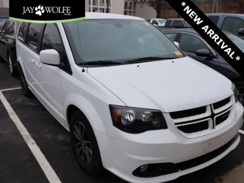 White 2019 Dodge Grand Caravan GT for sale in Kansas City, MO