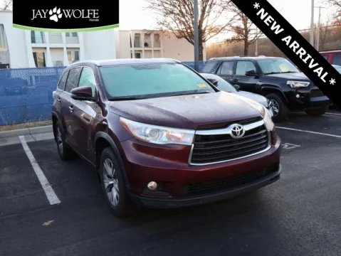 Red 2015 Toyota Highlander XLE for sale in Kansas City, MO
