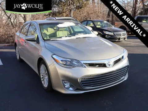 Beige 2013 Toyota Avalon Hybrid Limited for sale in Kansas City, MO
