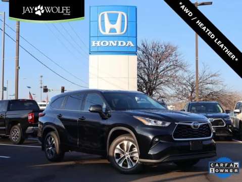Black 2020 Toyota Highlander XLE for sale in Kansas City, MO