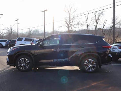 More photos of 2020 Toyota Highlander XLE at Jay Wolfe Honda, MO