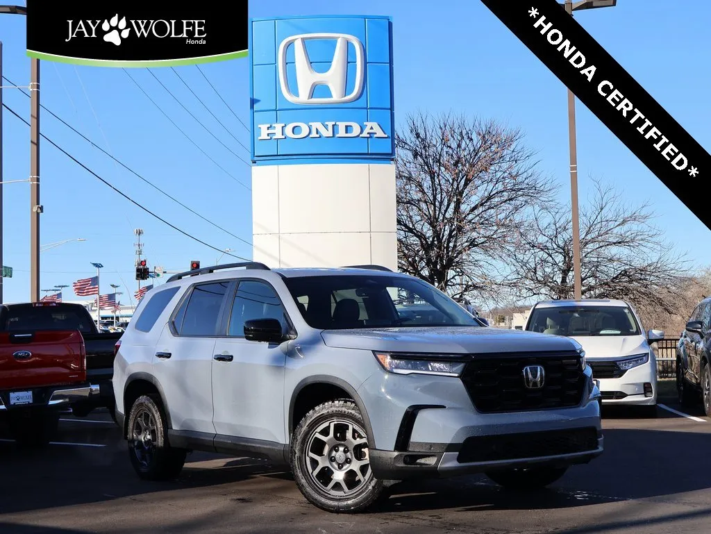 Used 2025 Honda Pilot TrailSport for sale in Kansas City, MO at