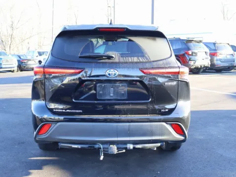 More photos of 2020 Toyota Highlander Hybrid XLE at Jay Wolfe Honda, MO
