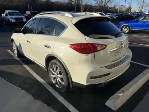 More photos of 2017 INFINITI QX50 at Jay Wolfe Honda, MO