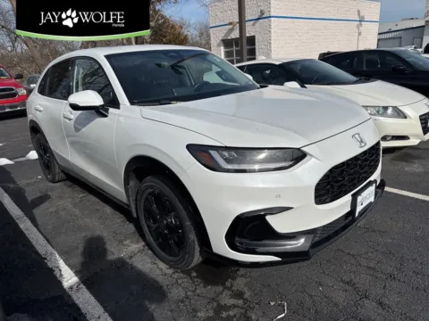 White 2023 Honda HR-V EX-L for sale in Kansas City, MO