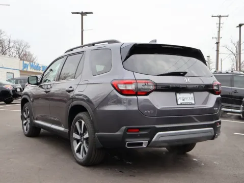 More photos of 2025 Honda Pilot Elite at Jay Wolfe Honda, MO