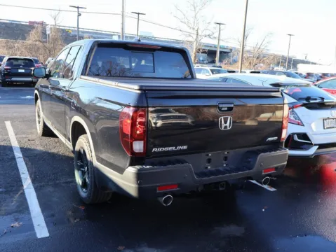 More photos of 2023 Honda Ridgeline Black Edition at Jay Wolfe Honda, MO