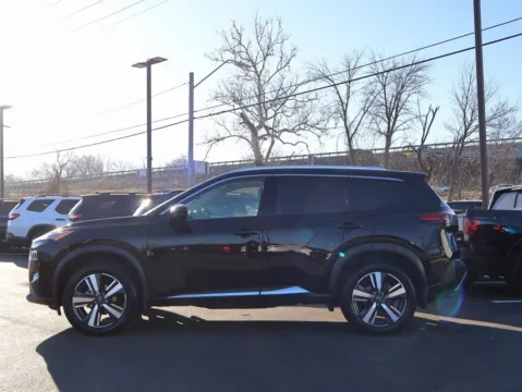 More photos of 2023 Nissan Rogue SL at Jay Wolfe Honda, MO