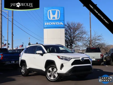 White 2024 Toyota RAV4 Hybrid XLE for sale in Kansas City, MO