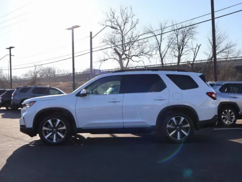 More photos of 2025 Honda Pilot Touring at Jay Wolfe Honda, MO