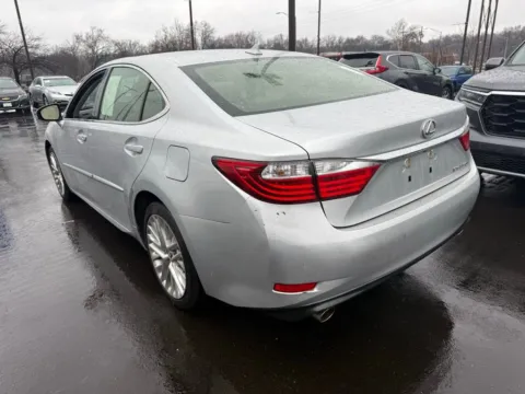 More photos of 2013 Lexus ES 350 4dr Sdn at Jay Wolfe Honda, MO