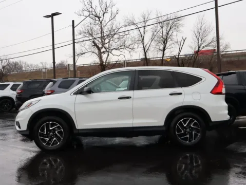 More photos of 2016 Honda CR-V SE at Jay Wolfe Honda, MO