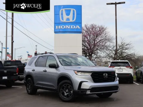 Silver 2025 Honda Pilot TrailSport for sale in Kansas City, MO