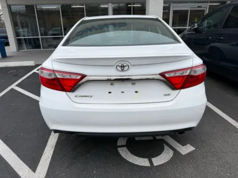 More photos of 2016 Toyota Camry SE at Jay Wolfe Honda, MO