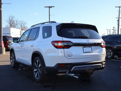 More photos of 2025 Honda Pilot Elite at Jay Wolfe Honda, MO