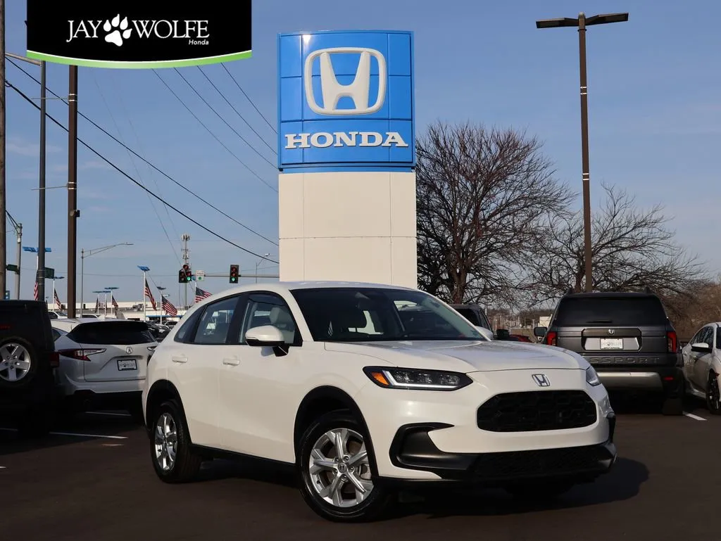 White 2024 Honda HR-V LX for sale in Kansas City, MO