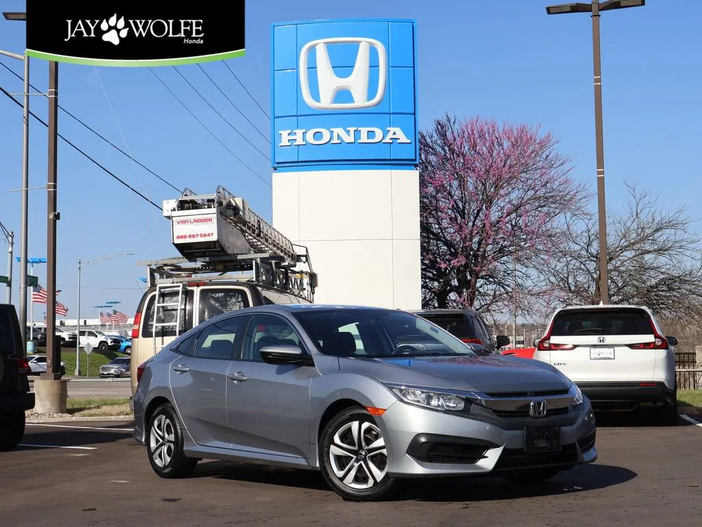 Wa Hi　マットシルバー Used 2018 Honda Civic Sedan LX for sale in Kansas City, MO at Jay