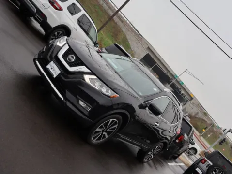 Another view of 2018 Nissan Rogue SL for sale in Kansas City, MO at Jay Wolfe Honda