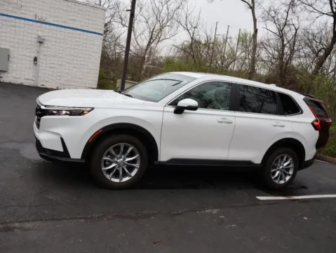 More photos of 2023 Honda CR-V EX-L at Jay Wolfe Honda, MO