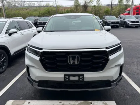 Photos of 2025 Honda Pilot EX-L for sale in Kansas City, MO at Jay Wolfe Honda