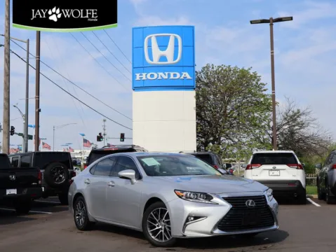 Silver 2018 Lexus ES 350 for sale in Kansas City, MO