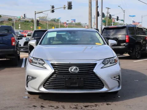 Photos of 2018 Lexus ES 350 for sale in Kansas City, MO at Jay Wolfe Honda