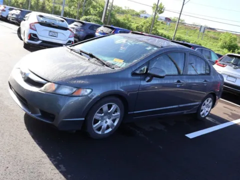 More photos of 2009 Honda Civic Sdn LX at Jay Wolfe Honda, MO