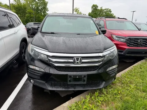 Photos of 2017 Honda Pilot EX-L for sale in Kansas City, MO at Jay Wolfe Honda