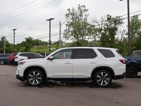 More photos of 2025 Honda Pilot Elite at Jay Wolfe Honda, MO