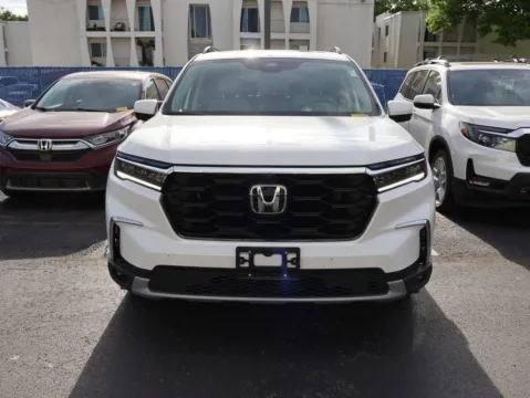 Photos of 2025 Honda Pilot Elite for sale in Kansas City, MO at Jay Wolfe Honda