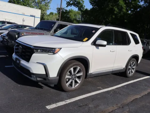 More photos of 2023 Honda Pilot Touring at Jay Wolfe Honda, MO