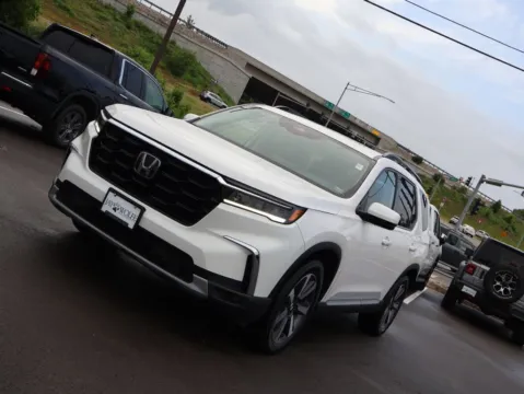 Another view of 2023 Honda Pilot Touring for sale in Kansas City, MO at Jay Wolfe Honda