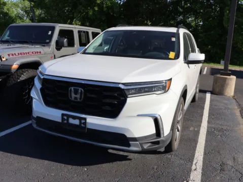 Another view of 2023 Honda Pilot Touring for sale in Kansas City, MO at Jay Wolfe Honda