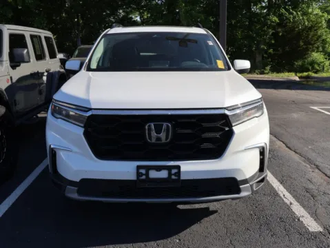 Photos of 2023 Honda Pilot Touring for sale in Kansas City, MO at Jay Wolfe Honda