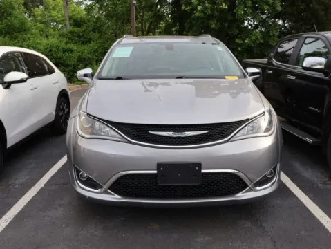 Photos of 2018 Chrysler Pacifica Limited for sale in Kansas City, MO at Jay Wolfe Honda
