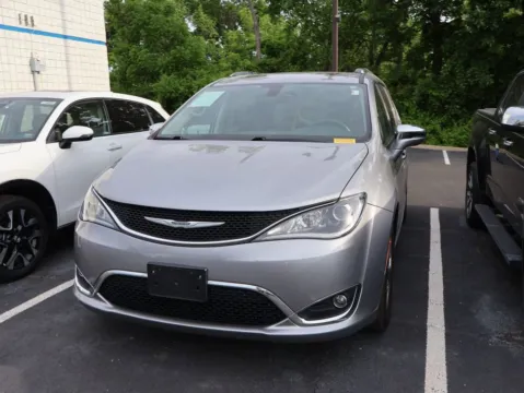 Another view of 2018 Chrysler Pacifica Limited for sale in Kansas City, MO at Jay Wolfe Honda