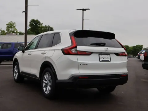More photos of 2024 Honda CR-V EX-L at Jay Wolfe Honda, MO