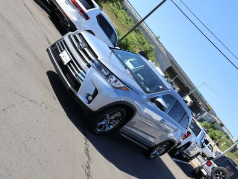 Another view of 2018 Toyota Highlander Limited Platinum for sale in Kansas City, MO at Jay Wolfe Honda