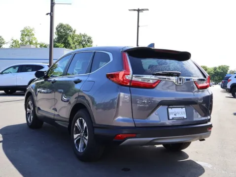 More photos of 2017 Honda CR-V LX at Jay Wolfe Honda, MO
