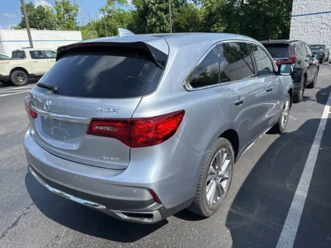 More photos of 2018 Acura MDX w/Technology Pkg at Jay Wolfe Honda, MO