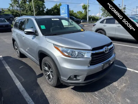 Silver 2016 Toyota Highlander XLE for sale in Kansas City, MO