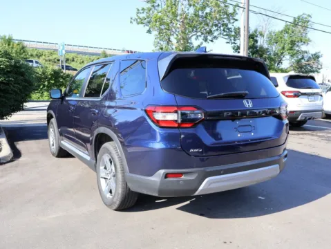 More photos of 2025 Honda Pilot EX-L at Jay Wolfe Honda, MO