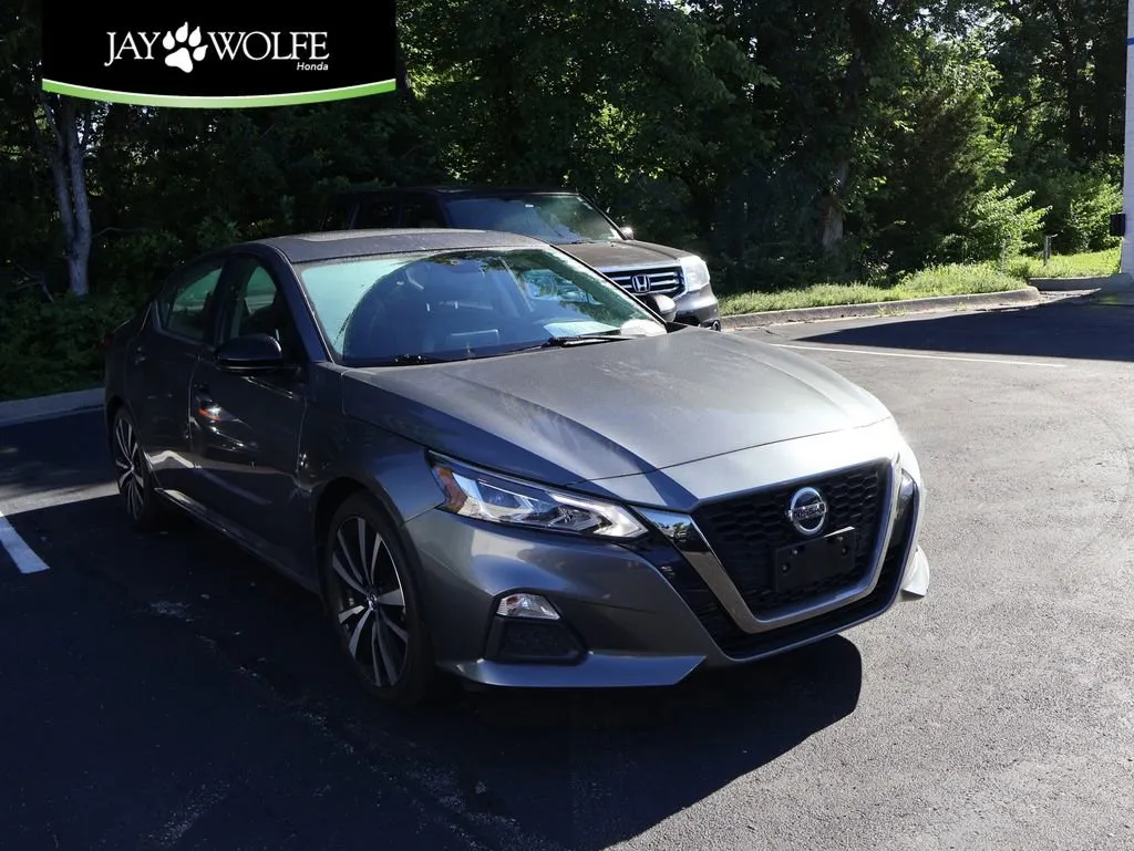Gray 2021 Nissan Altima 2.0 SR for sale in Kansas City, MO