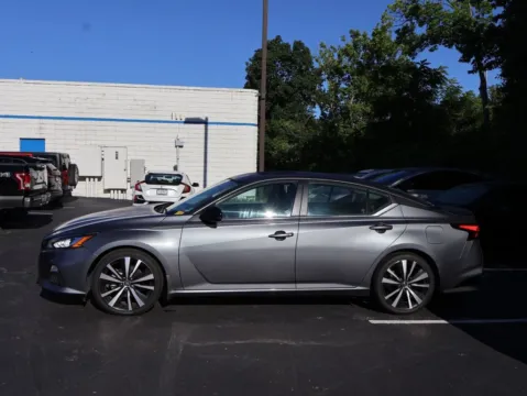 More photos of 2021 Nissan Altima 2.0 SR at Jay Wolfe Honda, MO