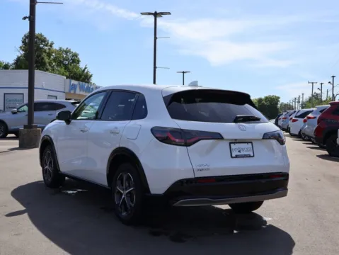 More photos of 2023 Honda HR-V EX-L at Jay Wolfe Honda, MO